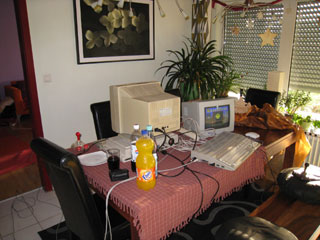 Rechner auf Tisch